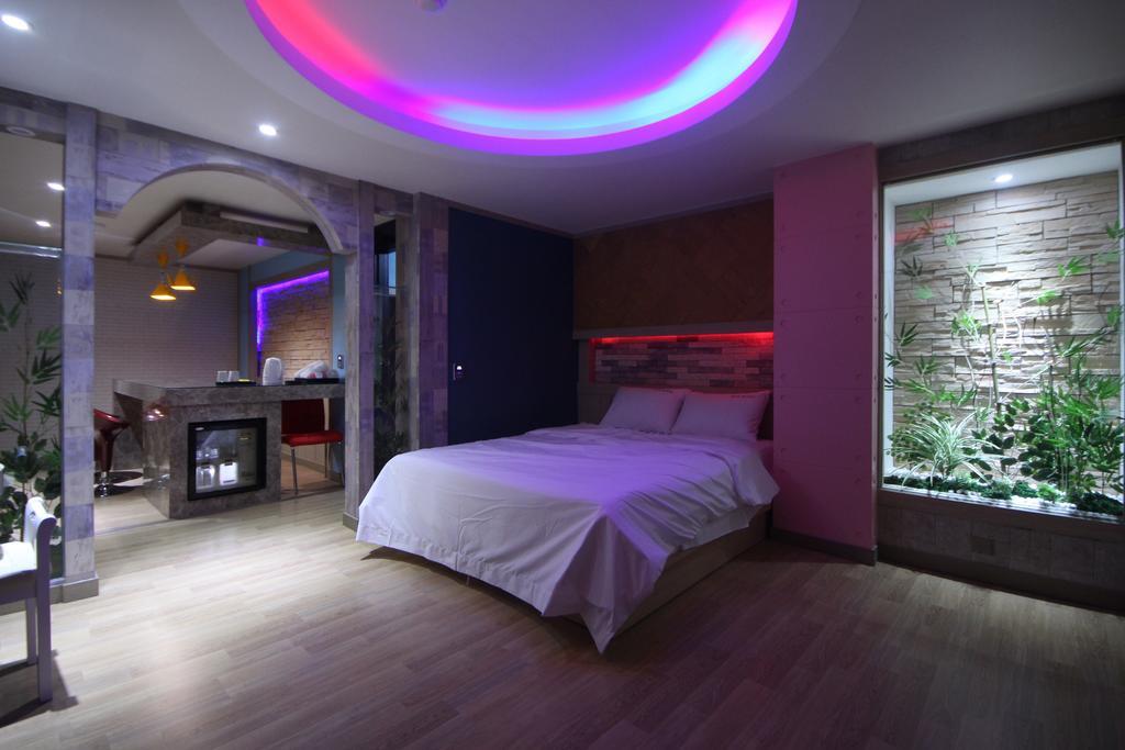 Pohang Wow Motel Room photo